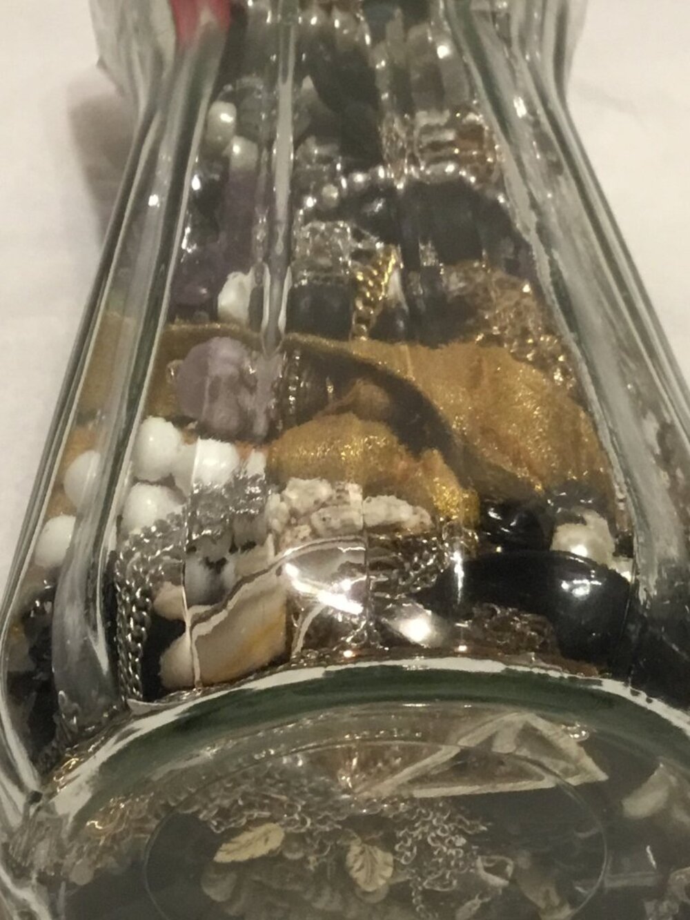 Large, heavy vase filled with good wearable jewelry - Picture 12 of 12